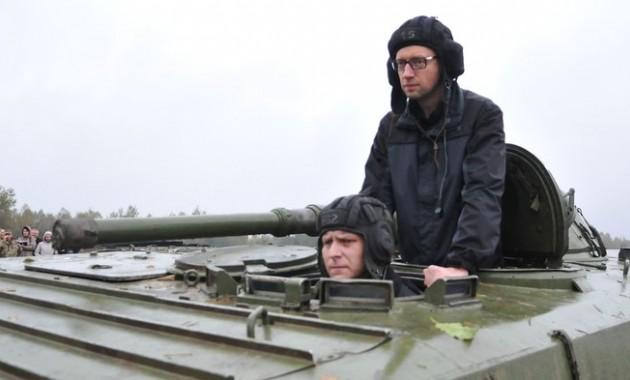 Слідком РФ побачив Яценюка в чеченській війні, в Україні порадили лікуватися