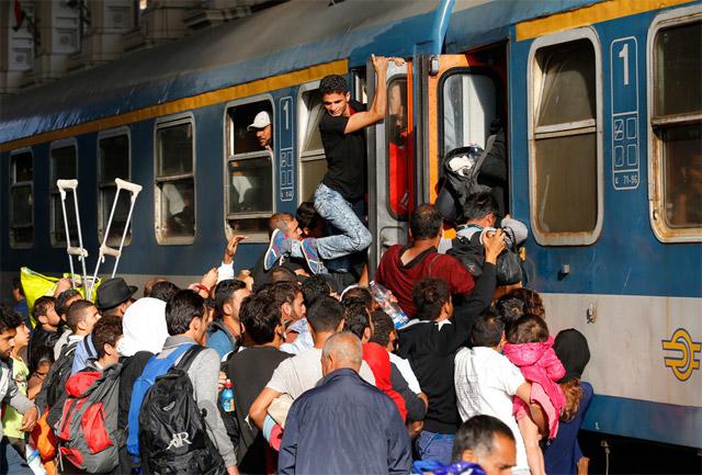 Через мігрантів Австрія призупинила залізничне сполучення з Угорщиною