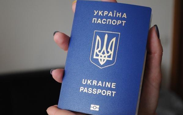 У Лаврова считают, что Украине не стоит вводить новые паспорта без участия Москвы