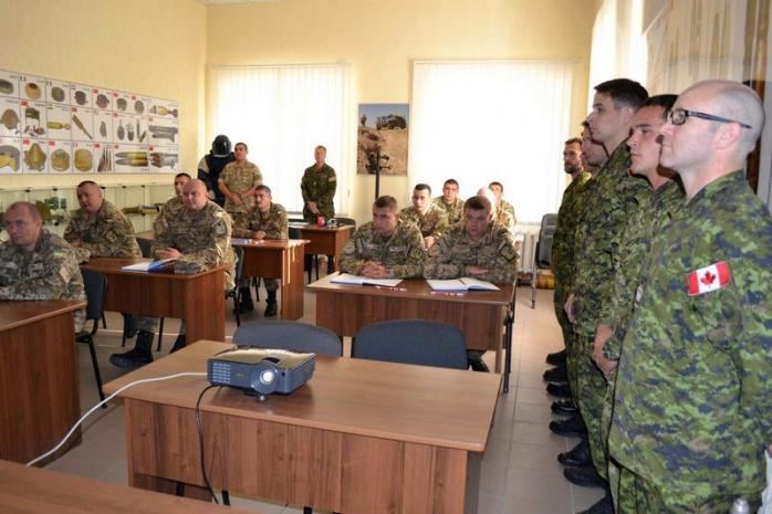Канадские инструкторы начали готовить украинских саперов по стандартам НАТО
