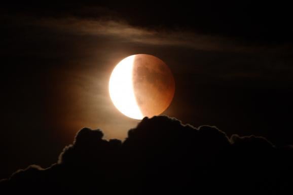Жители Земли 27 сентября увидят редкое лунное затмение (ВИДЕО)
