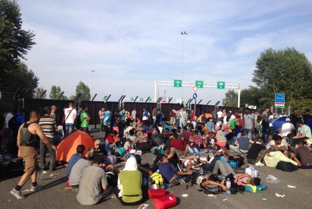 Угорщина закрила кордон із Сербією, мігранти блокують пункт пропуску