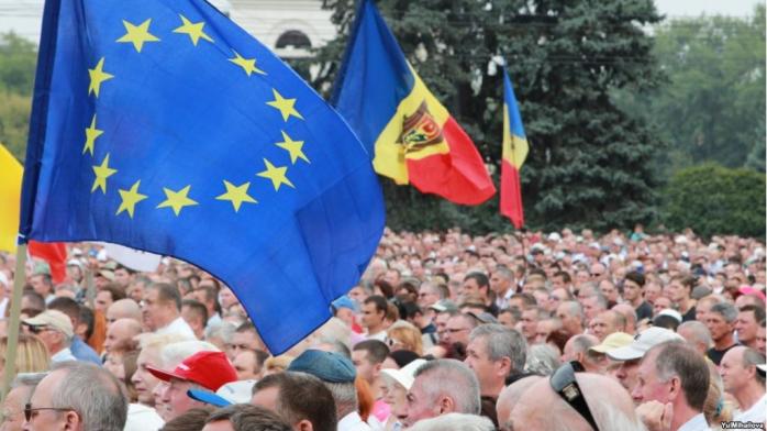 Протестующие пикетируют резиденцию президента Молдовы