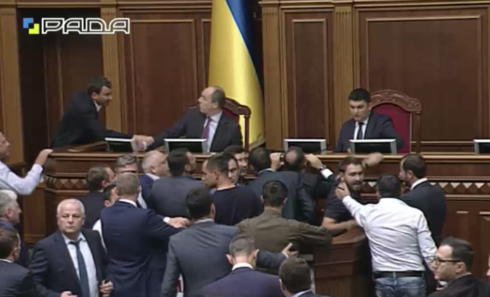 Після позбавлення недоторканності нардепа Мосійчука депутати влаштували бійку