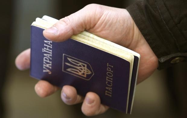 Жителів окупованого Криму зобов’язали зізнаватися в наявності українського паспорта