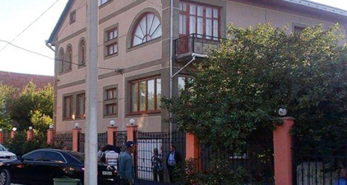 Будинок Джемілєва в Криму оточили невідомі