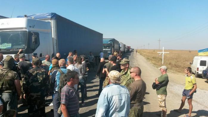 Количество грузовиков на границе с Крымом из-за блокады снижается — ГПС