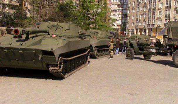 Боевики проводят перегруппировку техники в Донецке — АП