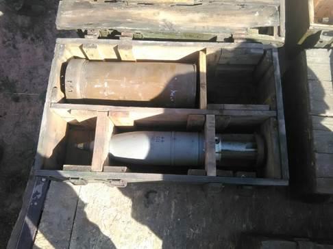 В Авдеевке в подвале дома обнаружены 20 ящиков с танковыми снарядами (ФОТО)