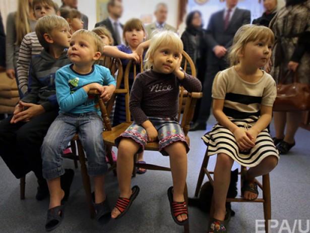 Яценюк инициирует программу психологической адаптации детей военного поколения