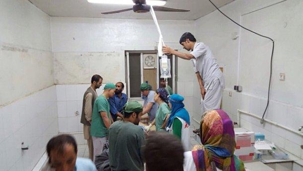 Бомбардування клініки «Лікарів без кордонів» у Афганістані забрало вже 16 життів