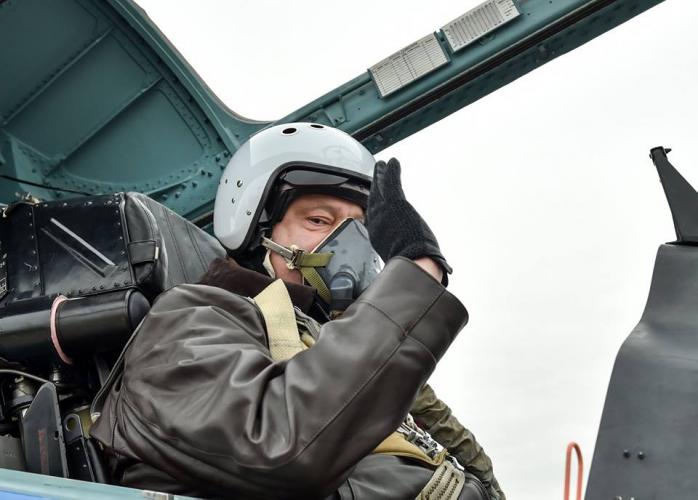 У Запоріжжі Порошенко випробував винищувач Су-27 (ФОТО)