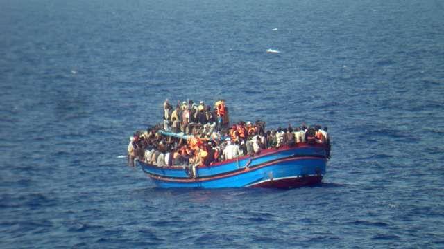 В Эгейском море патрульный катер врезался в лодку с мигрантами
