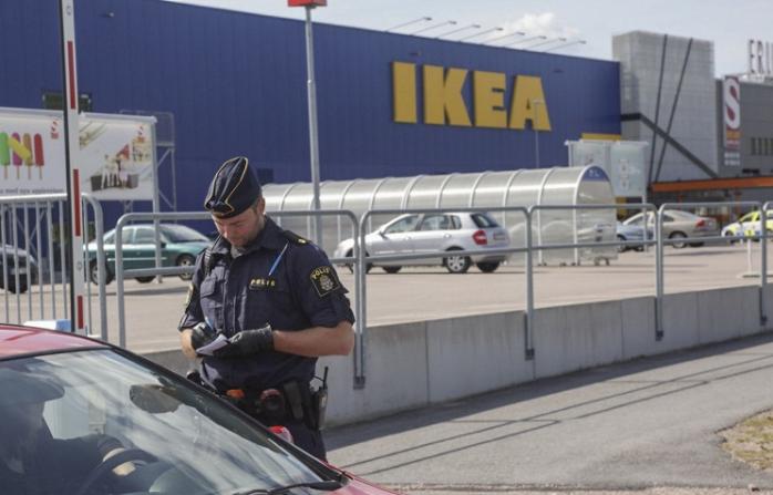 У Швеції розслідують справу про вбивство біженцем відвідувачів універмагу