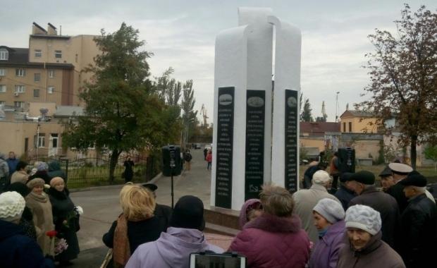 У Маріуполі сьогодні відкрили пам’ятник загиблим морякам (ФОТО)