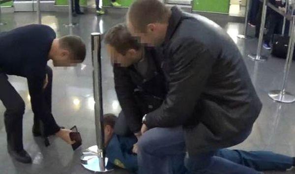 Главный инспектор таможенного поста аэропорта «Борисполь» попался на взятке