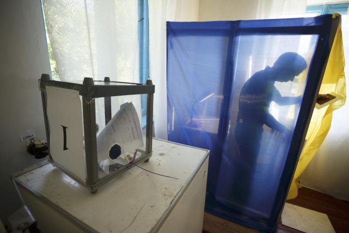 На Николаевщине избирателей массово подвозят на избирательные участки
