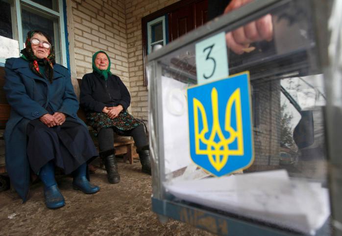 В Черновцах возле избирательных участков голоса пенсионеров покупают по 250 грн