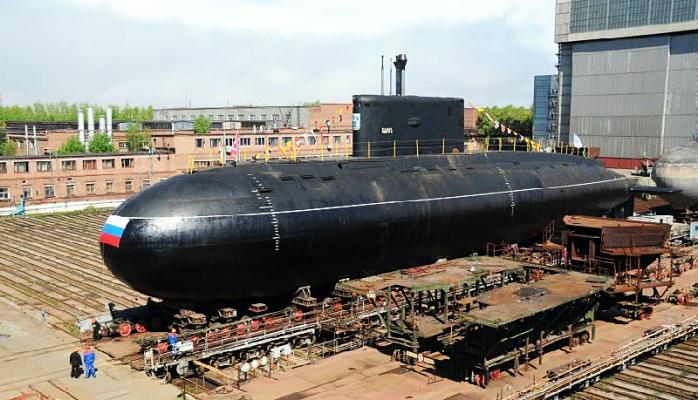 Новітній російський підводний човен зламався на півдорозі міжфлотського переходу