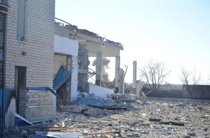 Пожар на складах боеприпасов в Сватово полностью потушили, взрывов нет