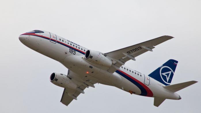 Российский пассажирский самолет пропал с экранов радаров в районе города Ларнака