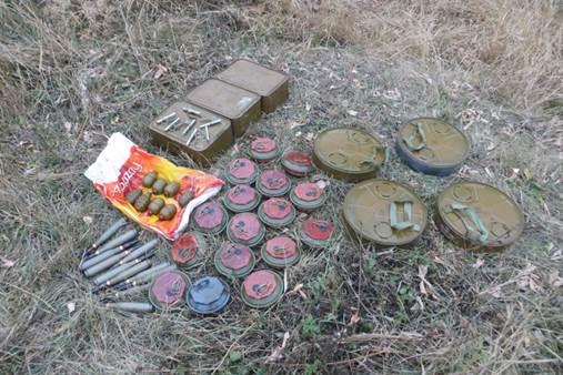На Луганщині знайдено схованки з мінами та гранатометами