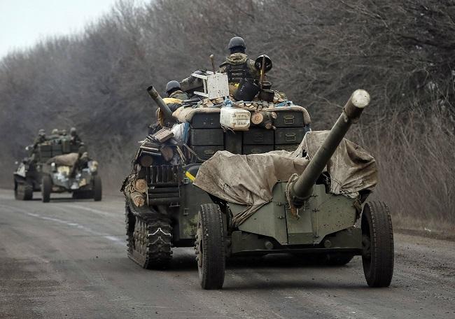 На мариупольском направлении Украина начала отвод вооружений калибром менее 100 мм