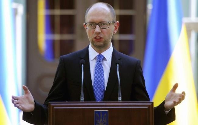 Украина отправит госслужащих на обучение в Латвию — Яценюк