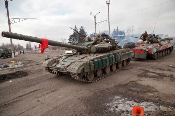 Боевики под российским командованием перебросили танки и БМП в Донецк — штаб АТО