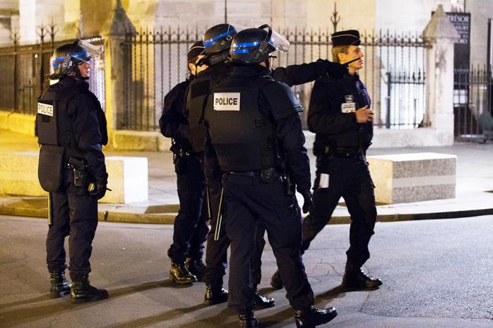 У Парижі після терактів провели 300 обшуків