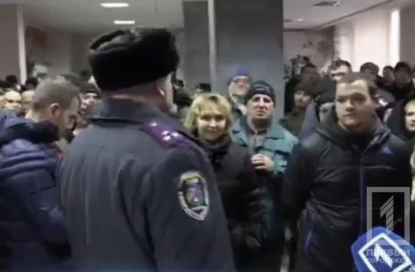 Протестующие пронесли в здание Криворожского горсовета взрывчатку — СМИ