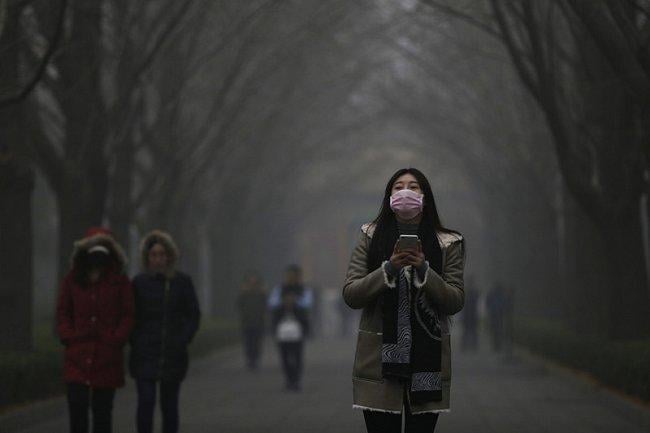 В Пекине из-за аномального смога закрывают предприятия (ФОТО)
