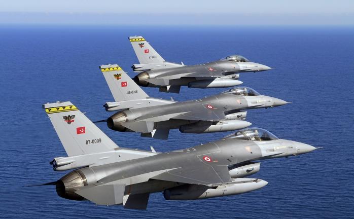 Турецкие боевые самолеты нарушили воздушное пространство Греции