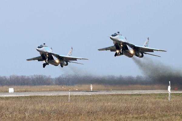 Украина оценит угрозы в связи с возможным созданием авиабазы РФ в Беларуси