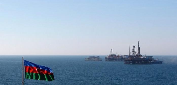 В Каспийском море горела нефтяная платформа, погибли десятки людей