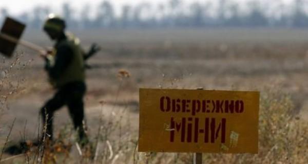 На переговорах у Мінську визначили ділянки для розмінування на Донбасі