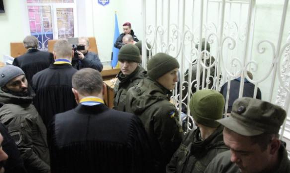 «Правий сектор» блокував Апеляційний суд у Кіровограді (ФОТО)