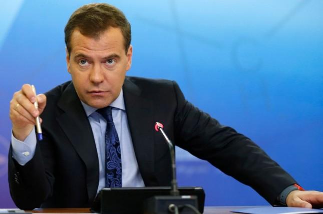 Медведев назвал отключение света в Крыму геноцидом со стороны Украины