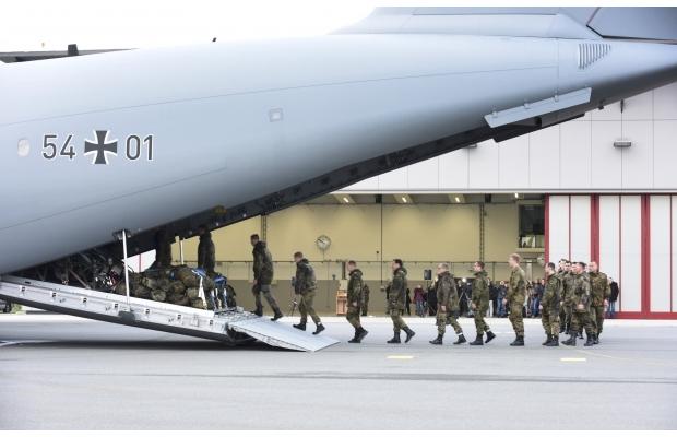 Германия отправила первые самолеты и военных для борьбы с ИГИЛ