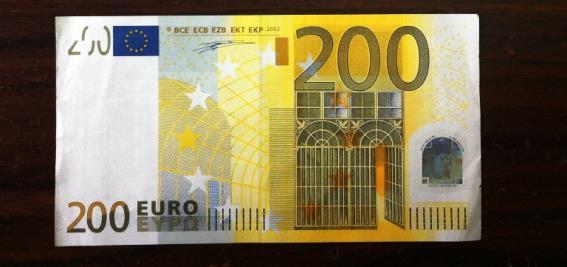 У Вінниці керуюча банківським відділенням намагалася обміняти фальшиві євро