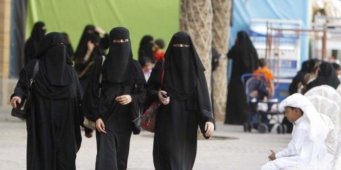 В Саудовской Аравии впервые в истории женщины проголосовали на выборах