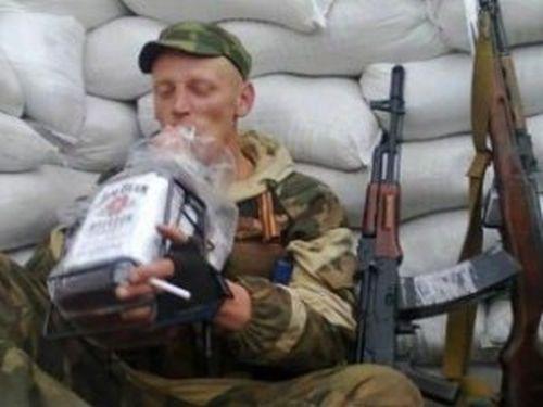 РФ сбывает на Донбассе некачественный алкоголь — разведка