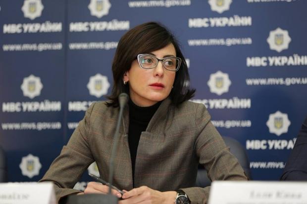Деканоидзе прокомментировала митинг милиционеров возле МВД (ВИДЕО)