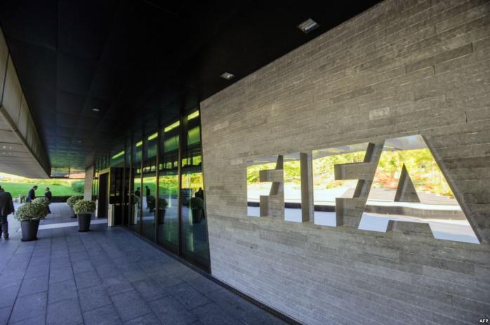 Коррупция в ФИФА: Швейцария заморозила счета на десятки миллионов