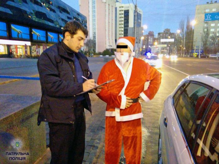 В Киеве полиция оштрафовала Санта-Клауса
