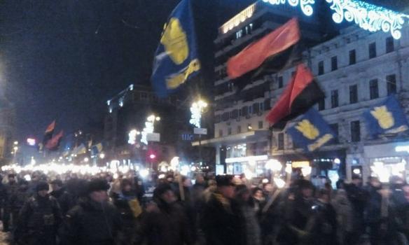 В Киеве проходит факельное шествие в честь Бандеры (ФОТО)