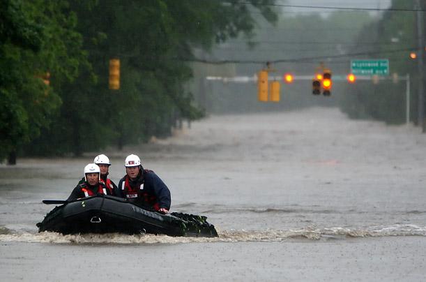 В США наводнение в двух штатах унесло 23 жизни