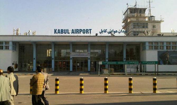 Терорист-смертник атакував аеропорт в Кабулі