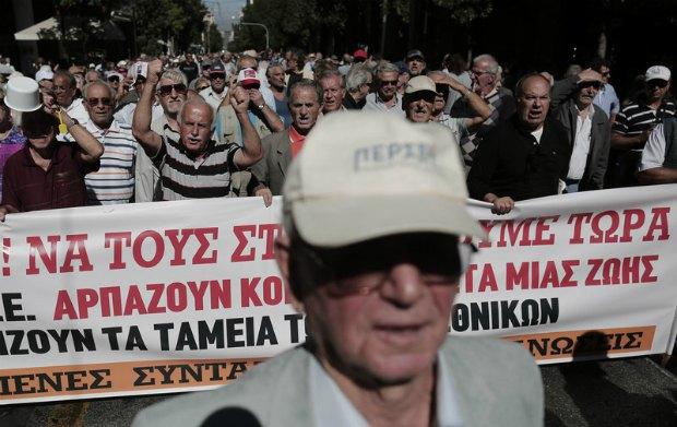В Афинах на демонстрации против пенсионеров применили слезоточивый газ
