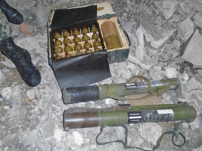 В Донецкой области обнаружены три тайника с гранатометами и гранатами